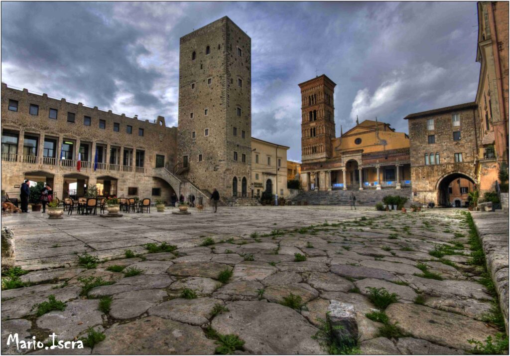 piazza municipio veduta dal basso