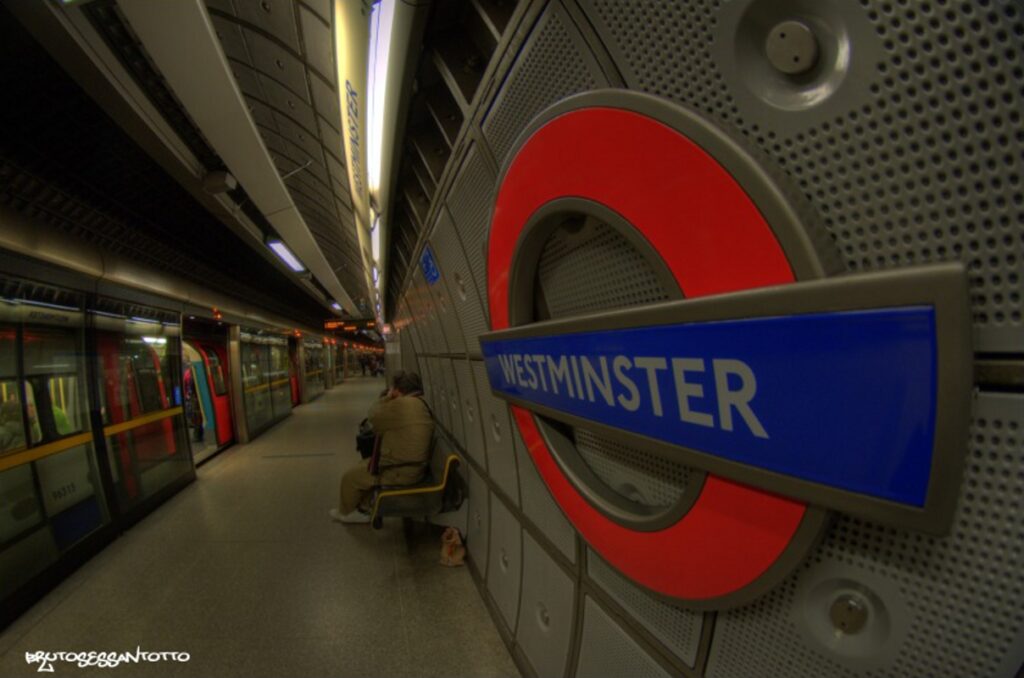 metro londra stazione