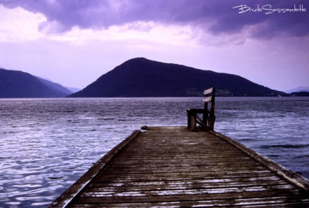 pontile sul lago