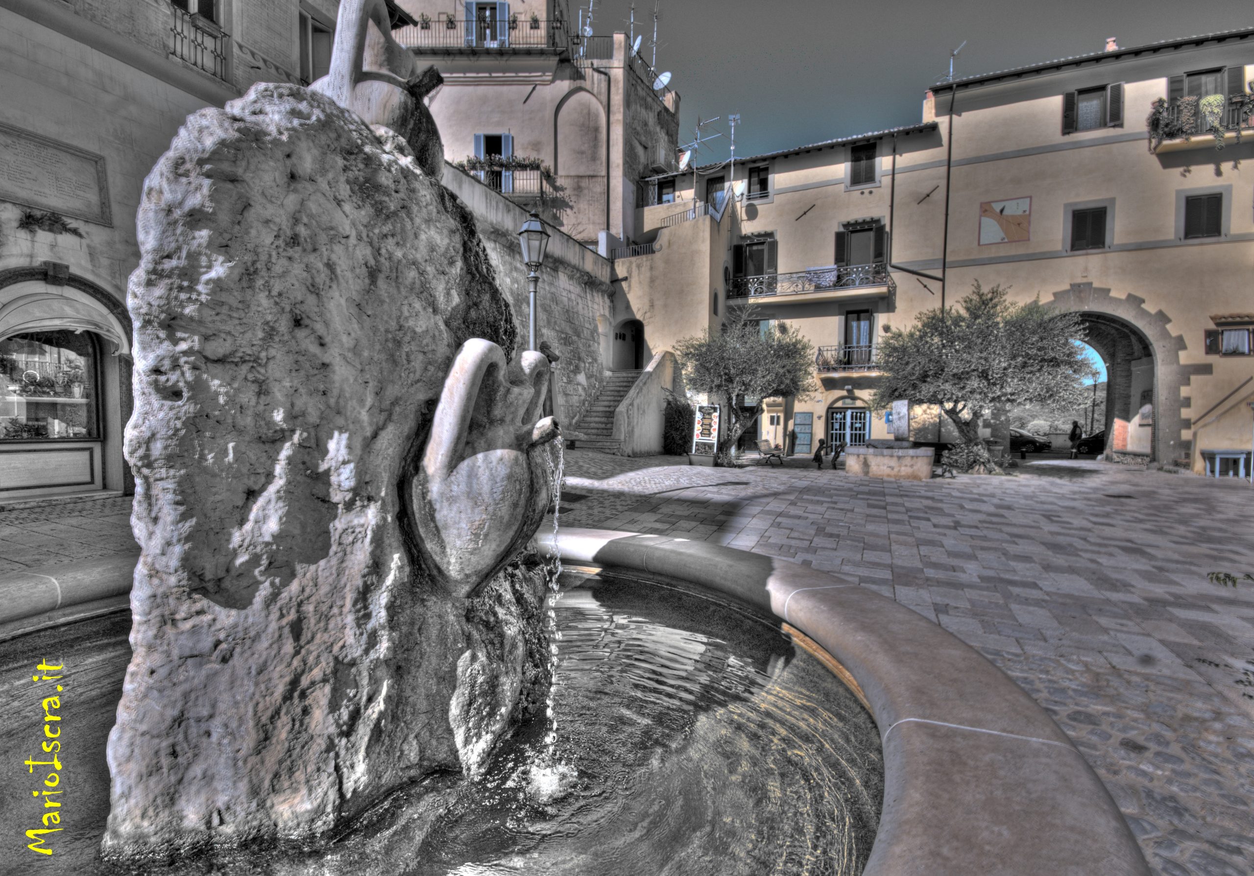 fontana con piazza