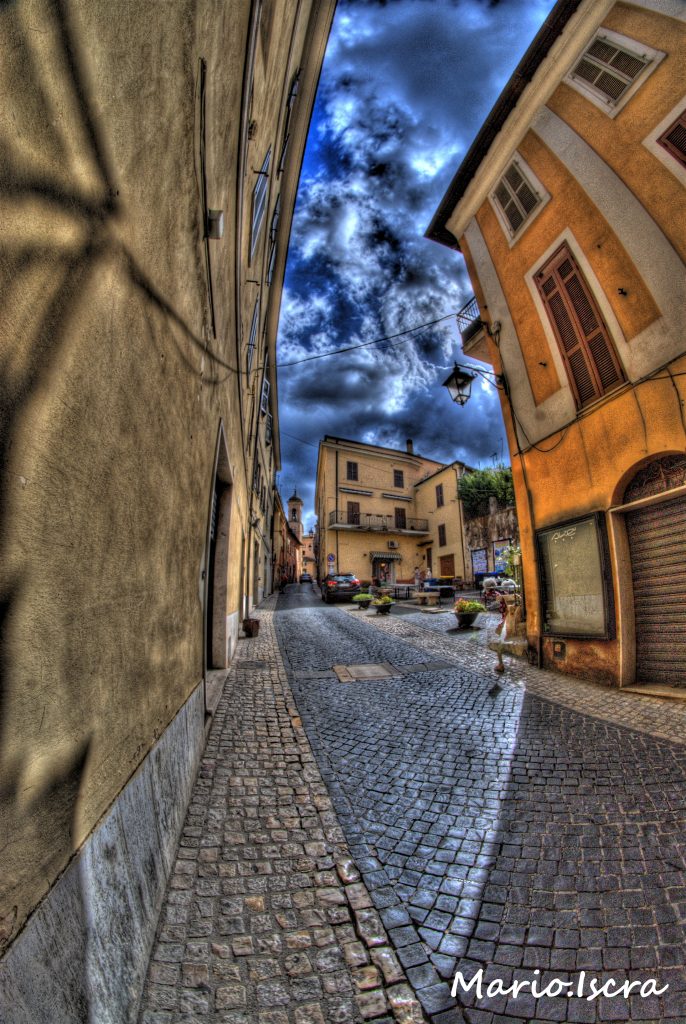 sguardo tra la via hdr