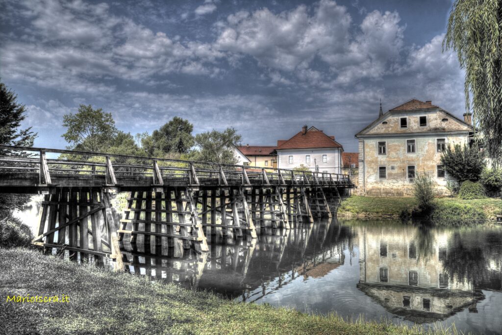 borgo con riflesso